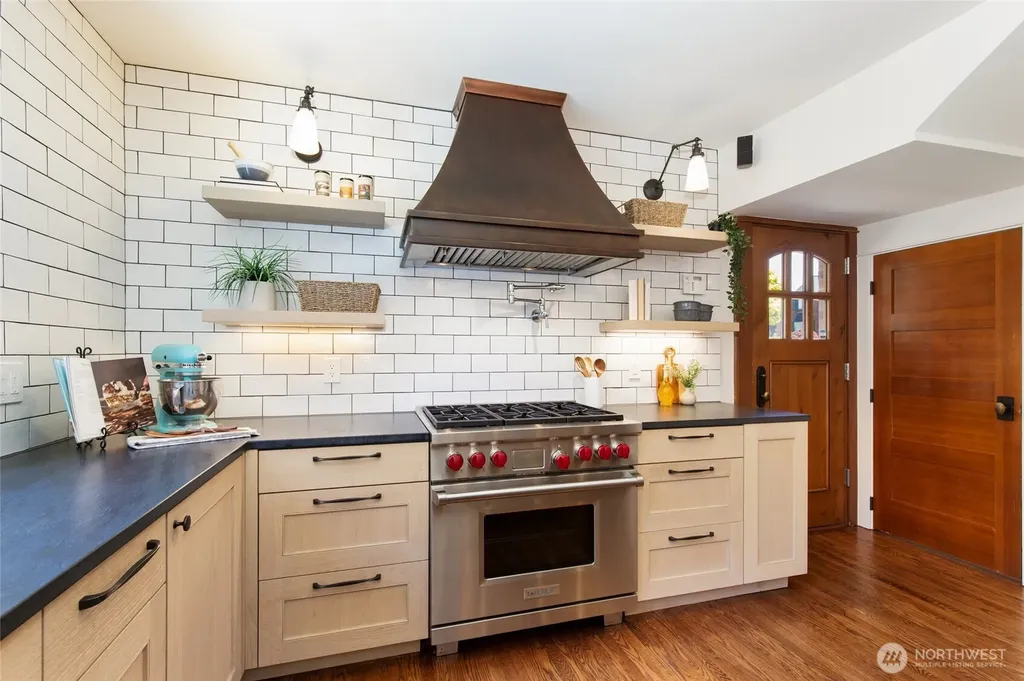 2017 36th Avenue W Seattle WA 98199