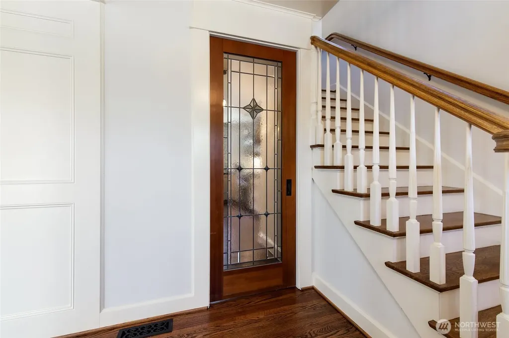2017 36th Avenue W Seattle WA 98199