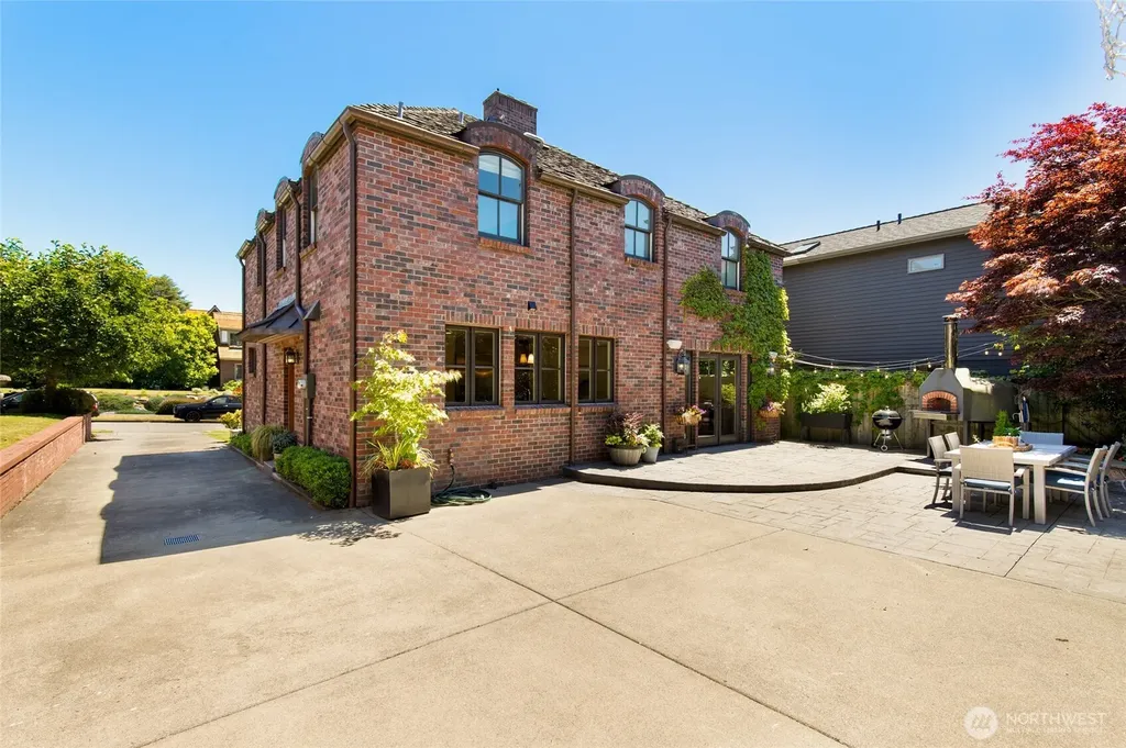 2017 36th Avenue W Seattle WA 98199
