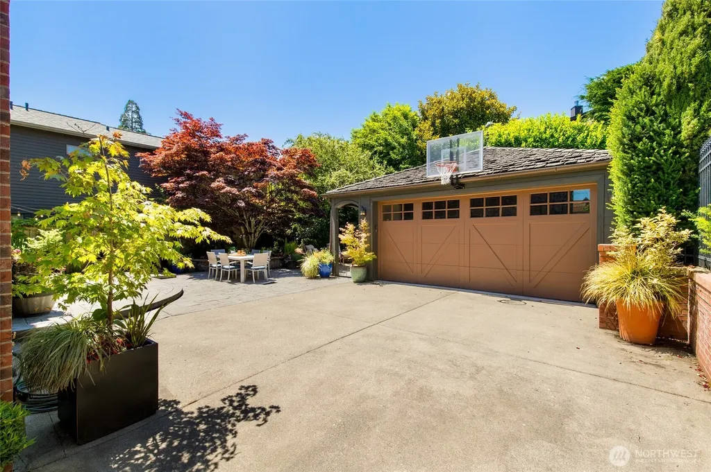 2017 36th Avenue W Seattle WA 98199