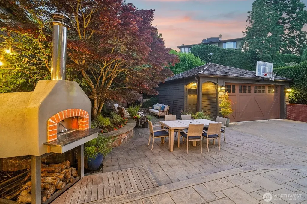 2017 36th Avenue W Seattle WA 98199