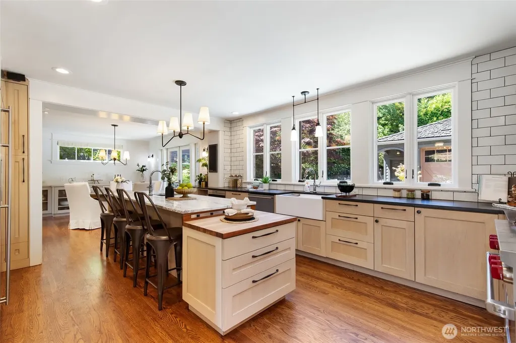 2017 36th Avenue W Seattle WA 98199
