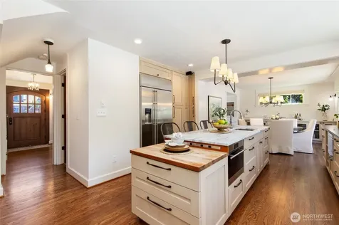2017 36th Avenue W Seattle WA 98199