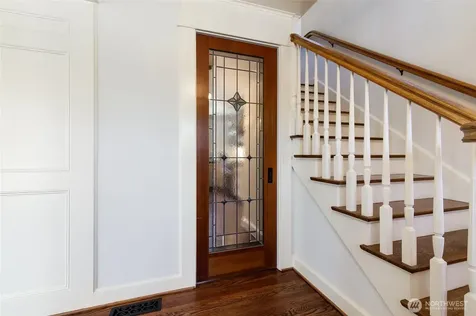 2017 36th Avenue W Seattle WA 98199