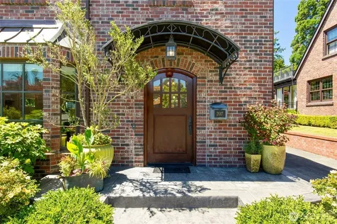 2017 36th Avenue W Seattle WA 98199