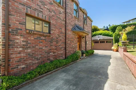 2017 36th Avenue W Seattle WA 98199