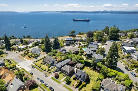 2017 36th Avenue W Seattle WA 98199