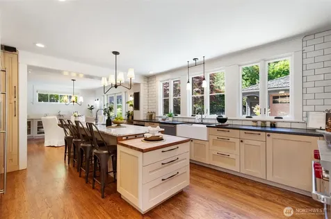 2017 36th Avenue W Seattle WA 98199