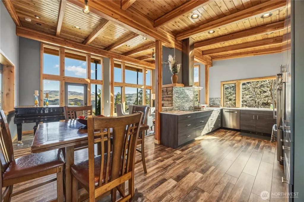 111 Hawks Meadow Road Chelan WA 98816