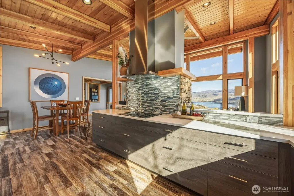 111 Hawks Meadow Road Chelan WA 98816