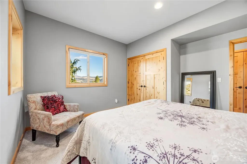 111 Hawks Meadow Road Chelan WA 98816