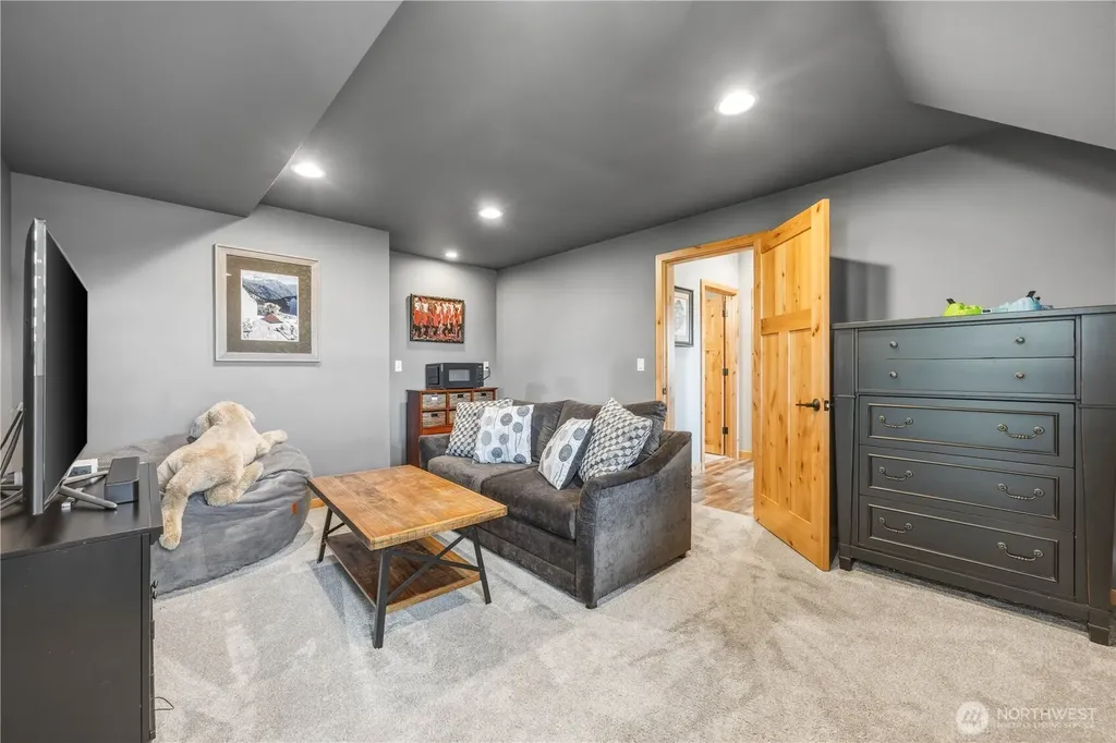 111 Hawks Meadow Road Chelan WA 98816