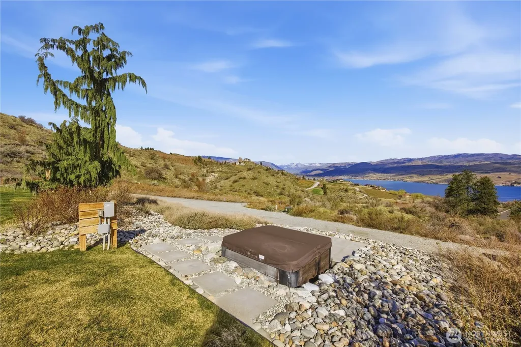 111 Hawks Meadow Road Chelan WA 98816