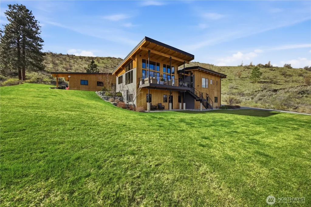 111 Hawks Meadow Road Chelan WA 98816