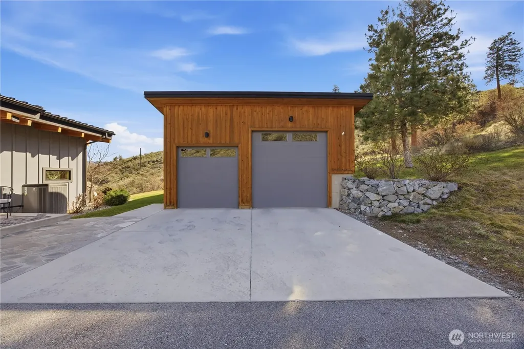 111 Hawks Meadow Road Chelan WA 98816