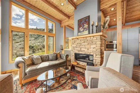 111 Hawks Meadow Road Chelan WA 98816