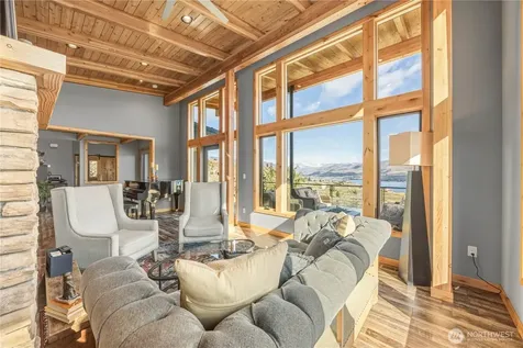 111 Hawks Meadow Road Chelan WA 98816