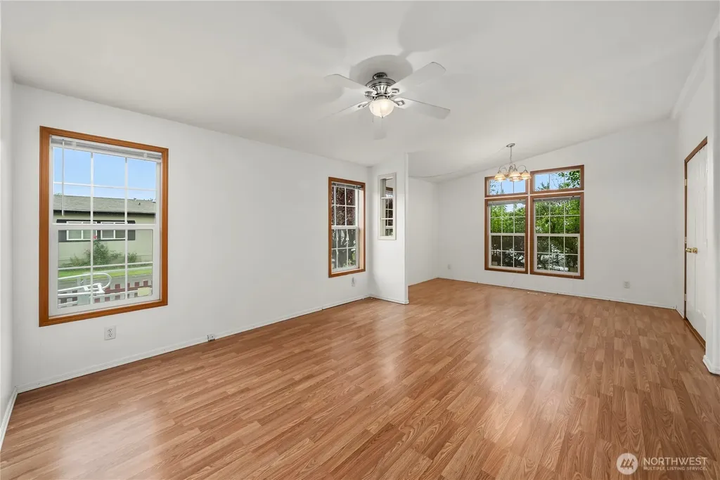337 Redwood Street Enumclaw WA 98022
