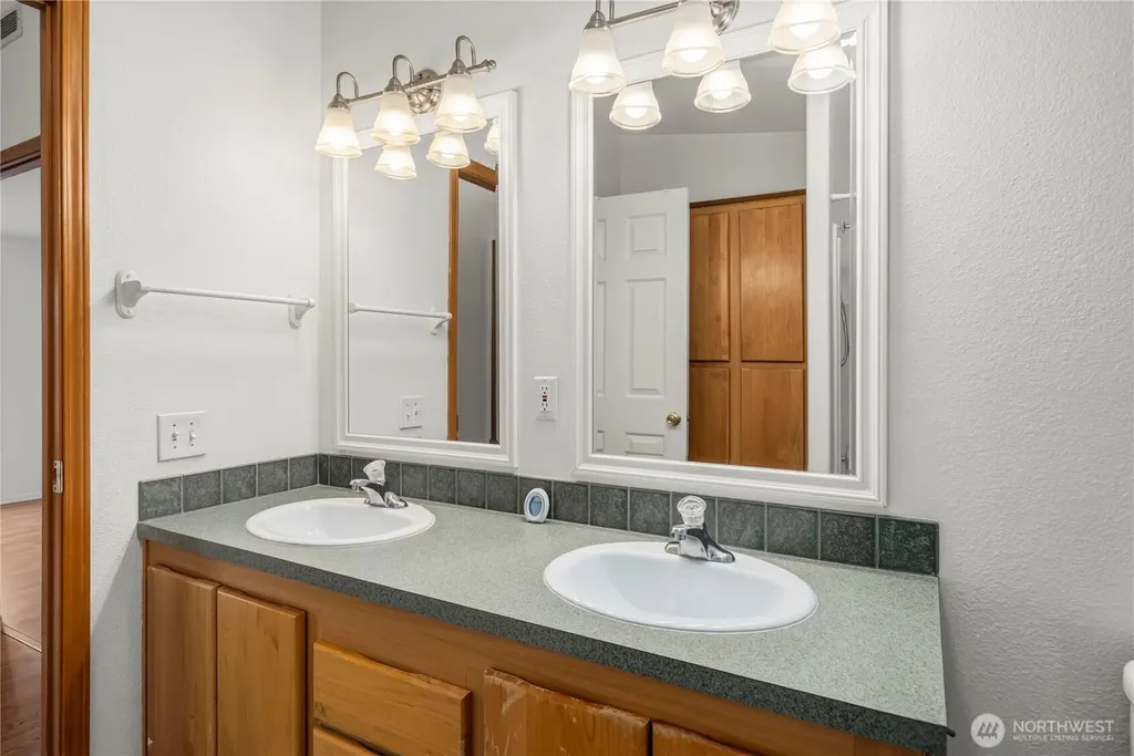 337 Redwood Street Enumclaw WA 98022
