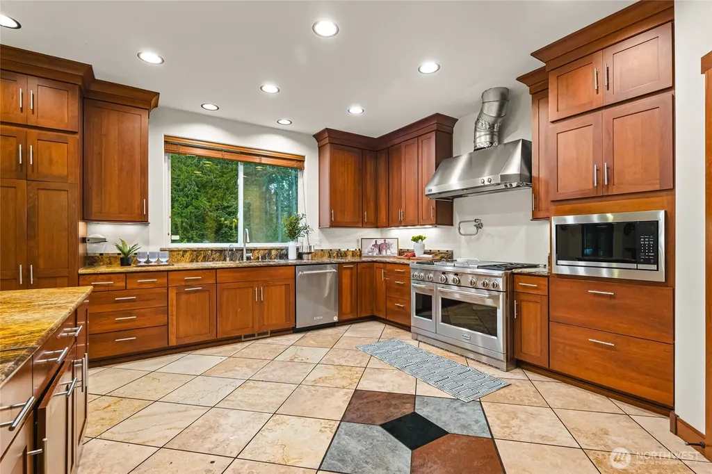 740 9th Avenue Fox Island WA 98333