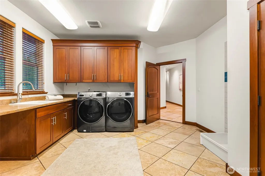 740 9th Avenue Fox Island WA 98333