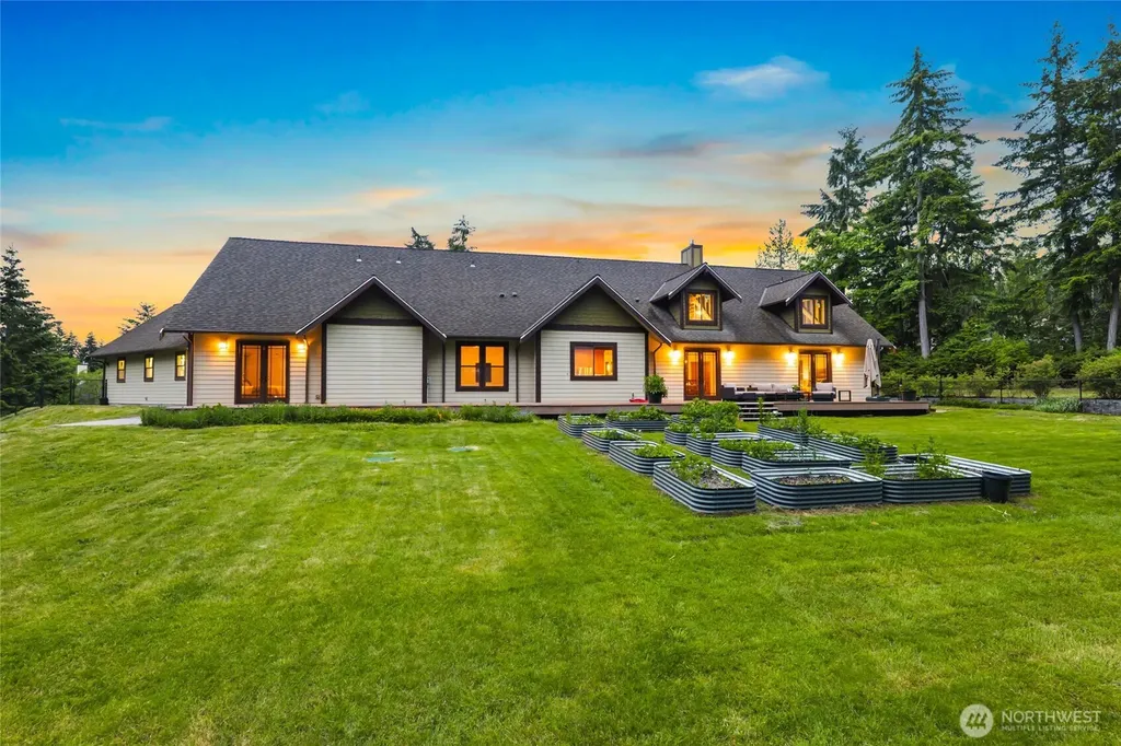 740 9th Avenue Fox Island WA 98333