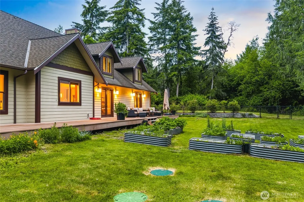 740 9th Avenue Fox Island WA 98333