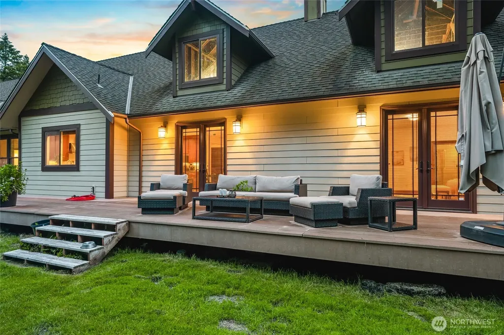 740 9th Avenue Fox Island WA 98333