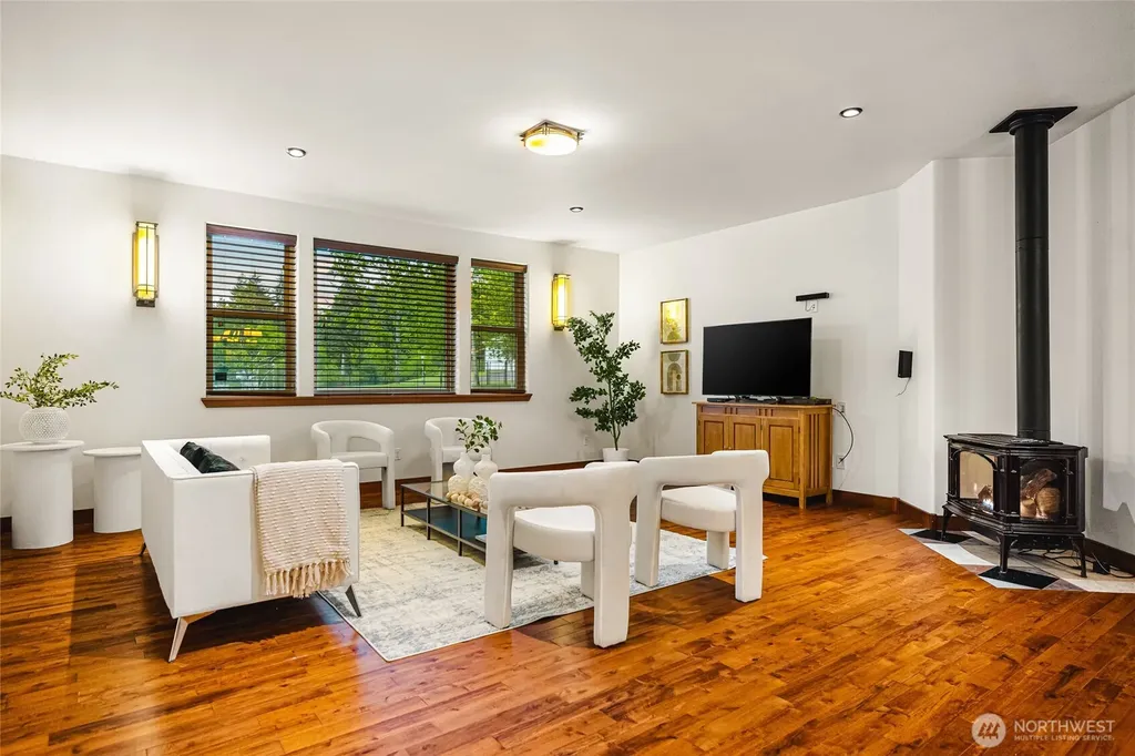 740 9th Avenue Fox Island WA 98333