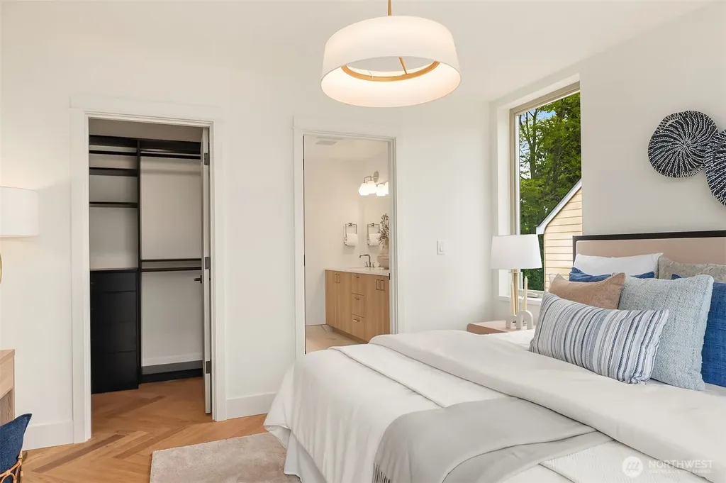 6913 30th Avenue NW Seattle WA 98117