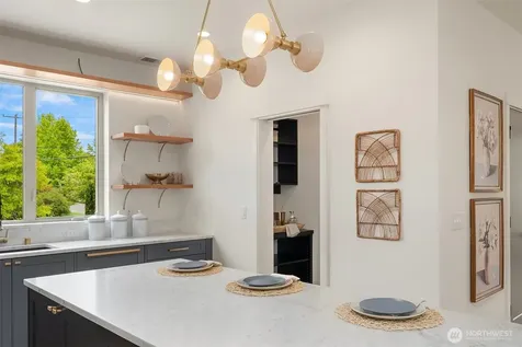 6913 30th Avenue NW Seattle WA 98117