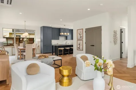 6913 30th Avenue NW Seattle WA 98117