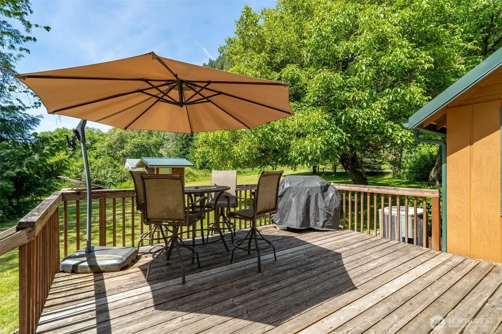 1364 Silverbrook Road Randle WA 98377