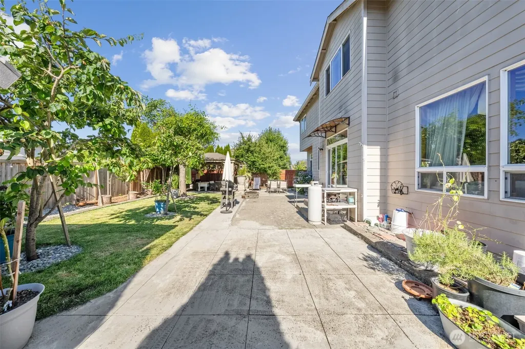 2401 12th Avenue NW Puyallup WA 98371
