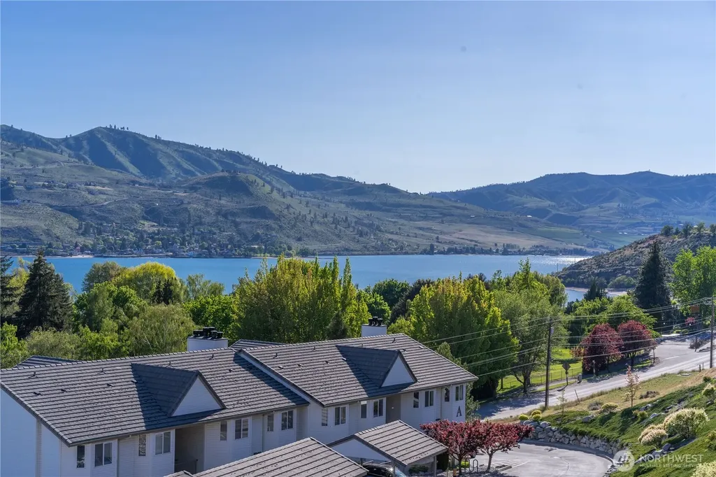 808 W Manson Highway Chelan WA 98816