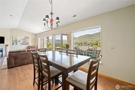 808 W Manson Highway Chelan WA 98816