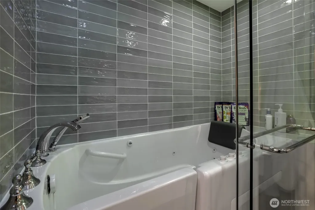 111 NE 63rd Street Seattle WA 98115