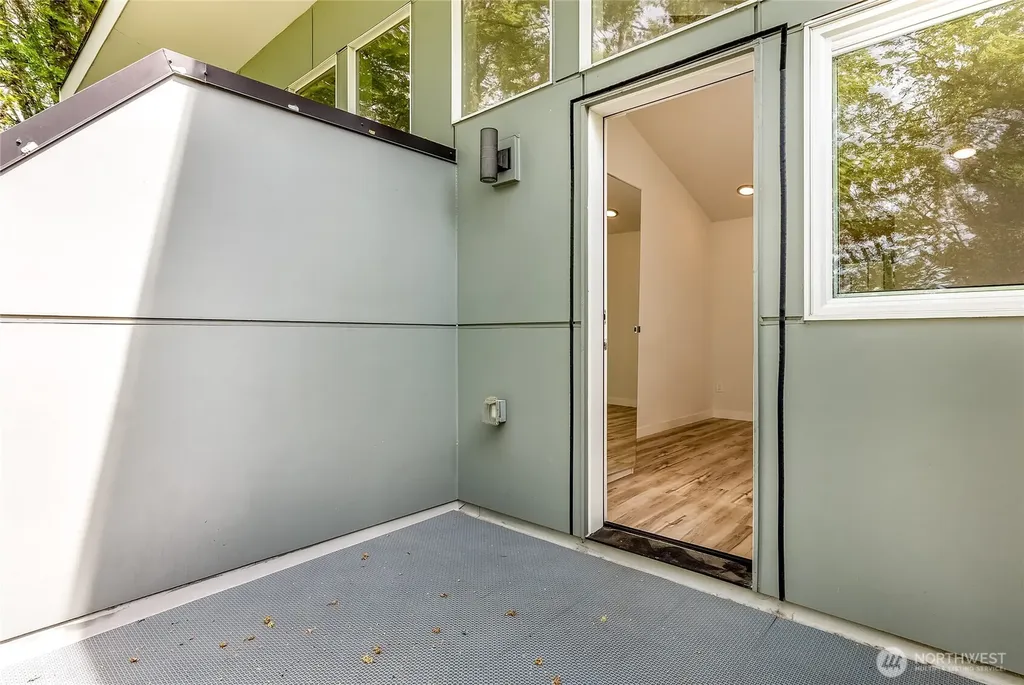 3855 21st Avenue SW Seattle WA 98106