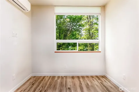 3855 21st Avenue SW Seattle WA 98106