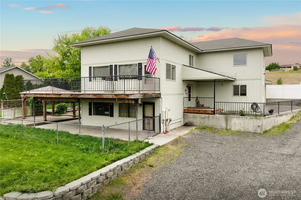 1605 S 80th Avenue Yakima WA 98902