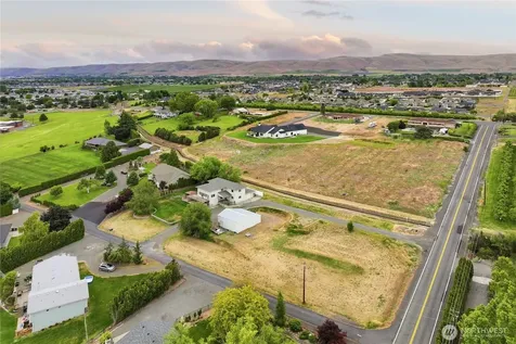 1605 S 80th Avenue Yakima WA 98902