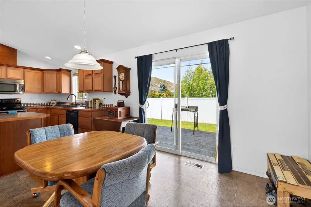 586 S James Avenue East Wenatchee WA 98802