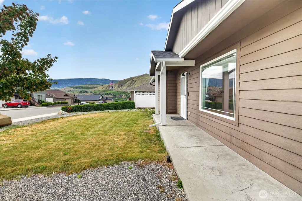 586 S James Avenue East Wenatchee WA 98802