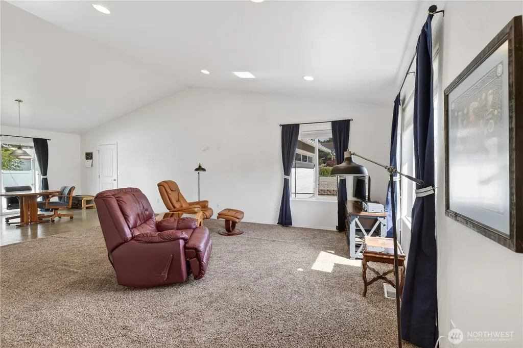586 S James Avenue East Wenatchee WA 98802
