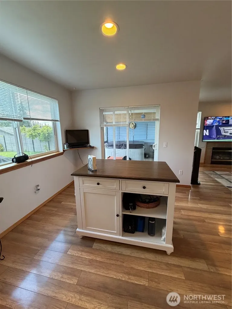 22615 W 44th Avenue Mountlake Terrace WA 98043