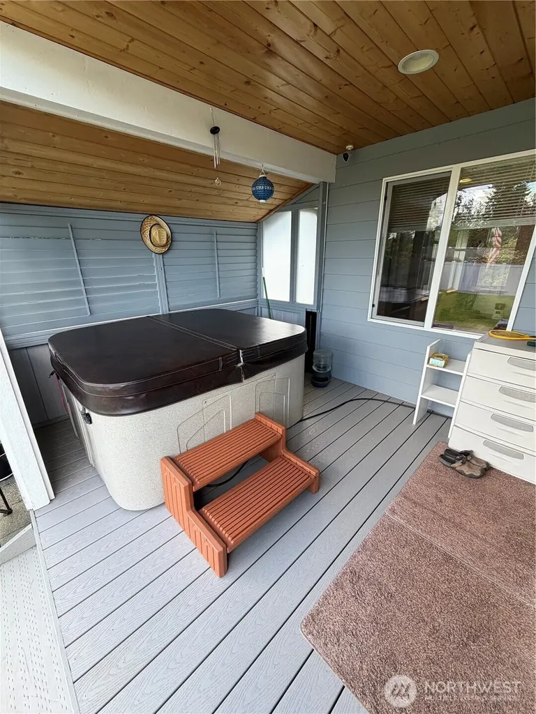 22615 W 44th Avenue Mountlake Terrace WA 98043
