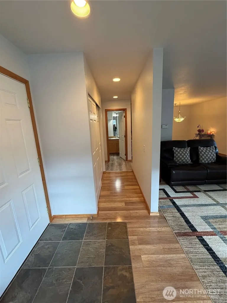 22615 W 44th Avenue Mountlake Terrace WA 98043
