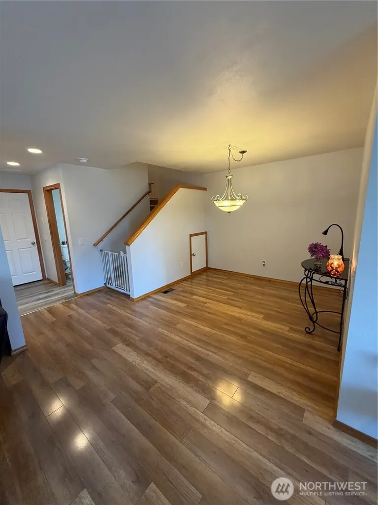 22615 W 44th Avenue Mountlake Terrace WA 98043