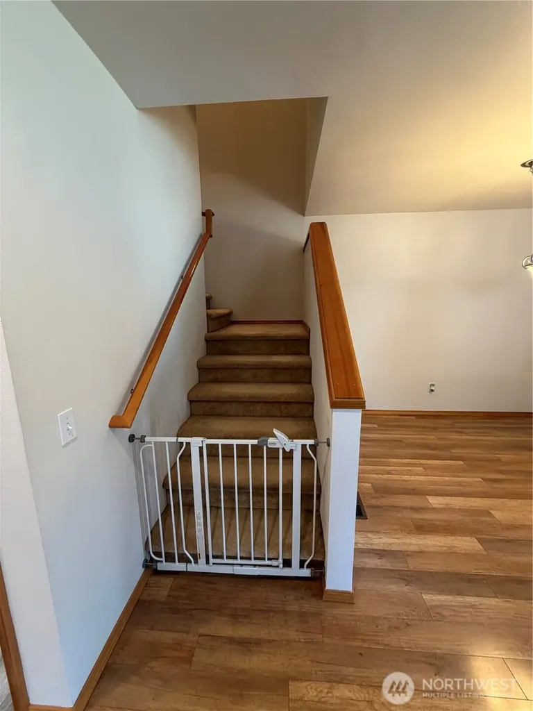 22615 W 44th Avenue Mountlake Terrace WA 98043
