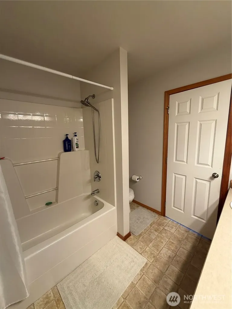 22615 W 44th Avenue Mountlake Terrace WA 98043